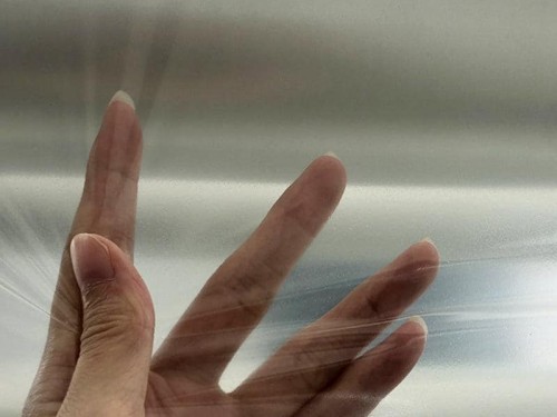 TPU薄膜直销磨砂半透膜聚氨酯雨衣鞋材服装箱包专用膜厂家